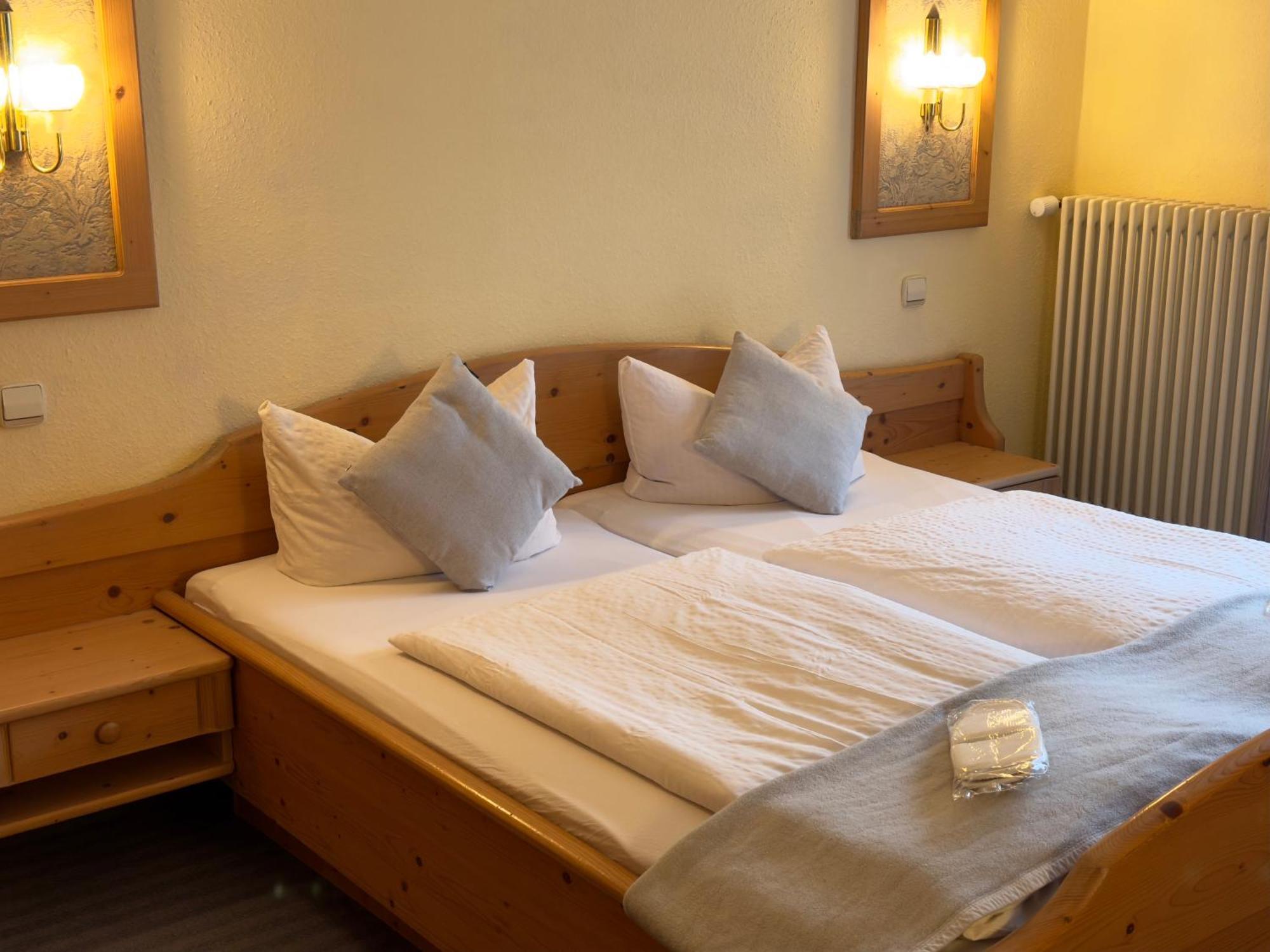 Hotel Restaurant Adler Stube 4*